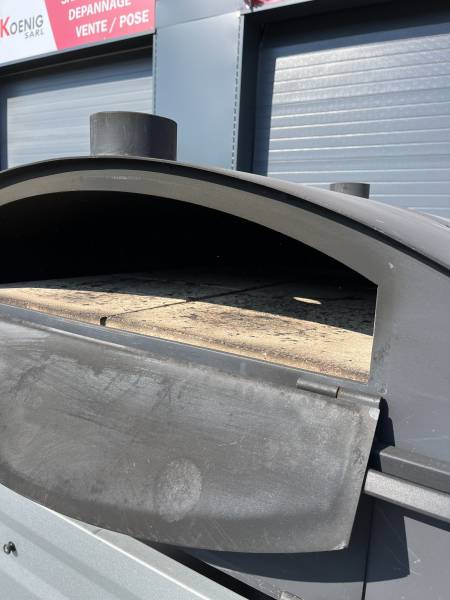 Four à bois 4 tartes sur remorque, pelle et 30 planches